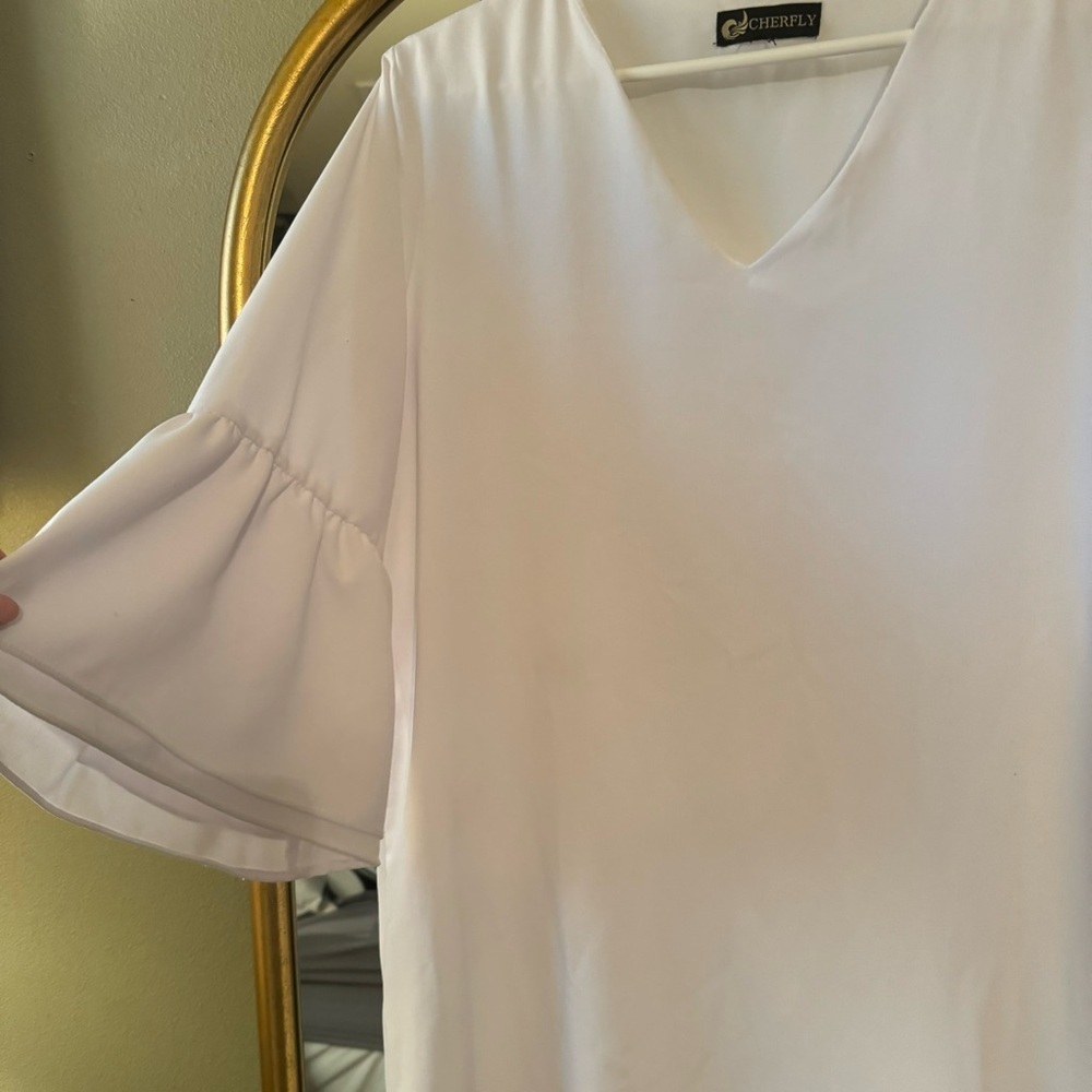 NWOT v neck 3/4 sleeve flutter sleeve white cocktail dress - Picture 3 of 6